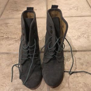 Dark Gray Suede Kimchi Blue Size 7 Shoe
